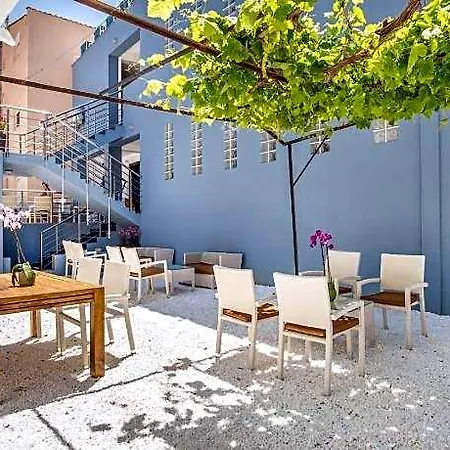 Azzurro Deluxe Hotel 4*