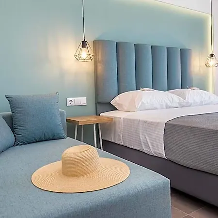 Azzurro Deluxe Hotel
